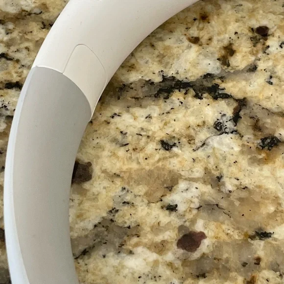 Bladeless Neck Fan White - Picture 6 of 9